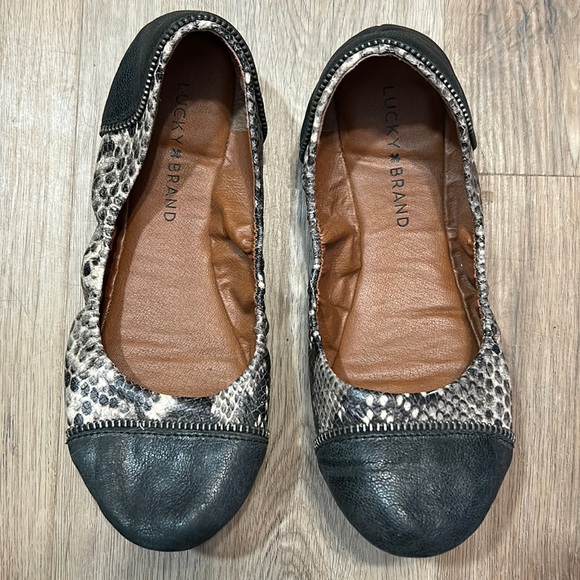 Lucky Brand Snakeskin leather zipper accented ballet flats. Size 7 - Picture 3 of 8